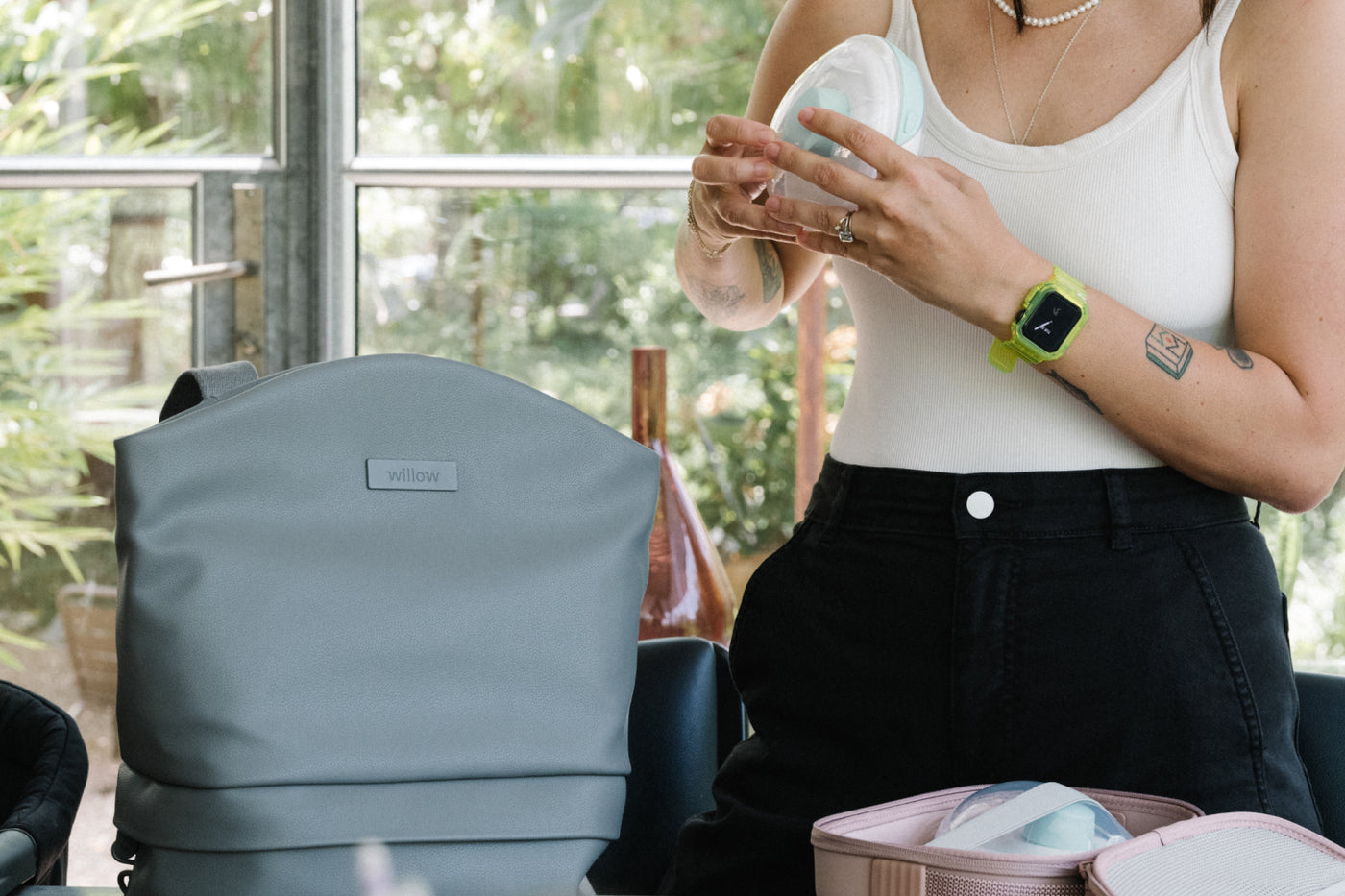 7 Things You NEED to Pack in Your Breastfeeding Pump Bag Willow Pump